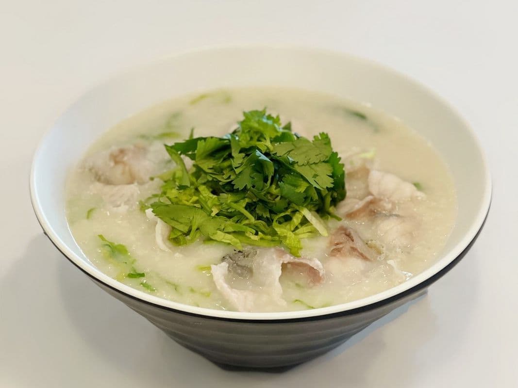 C18 fresh water fish sliced congee / 脆肉鲩魚片粥 C18