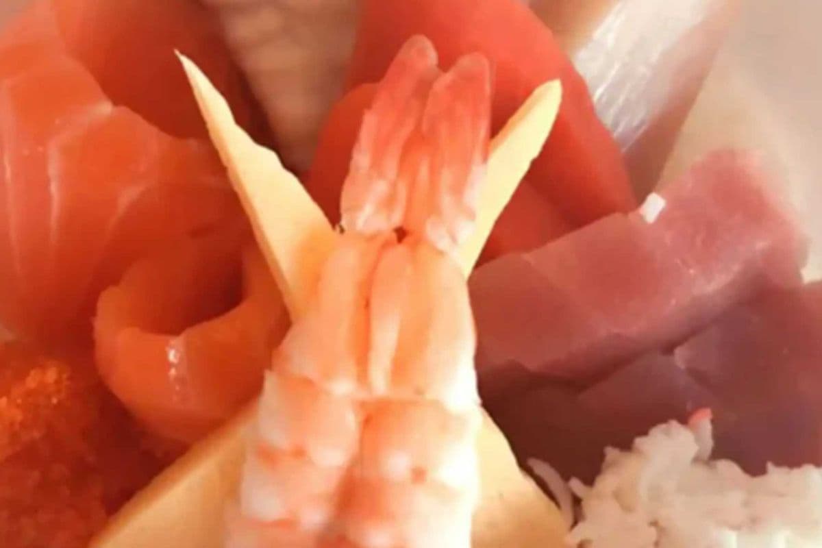 75. Chirashi Don (10 pcs)