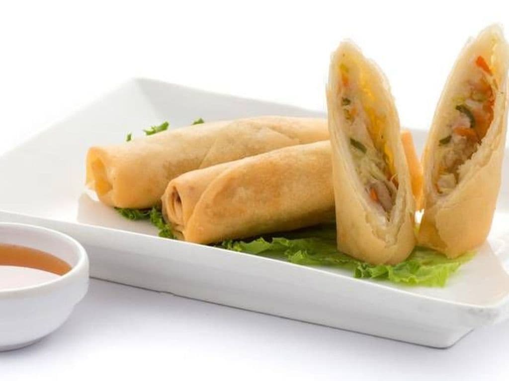 D11. Deep Fried Vegetable Spring Rolls (4 Pcs)