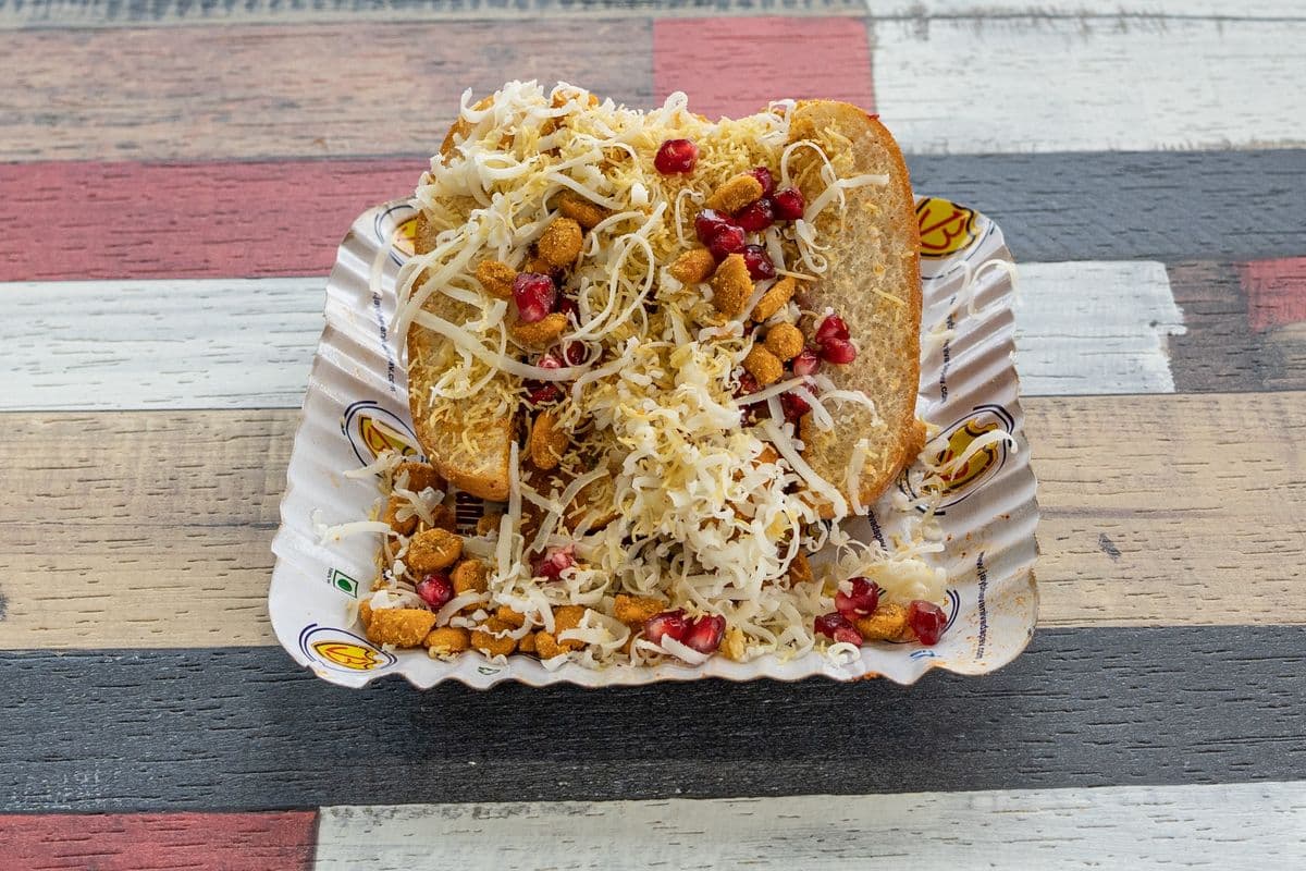 Dabeli in Butter with Cheese