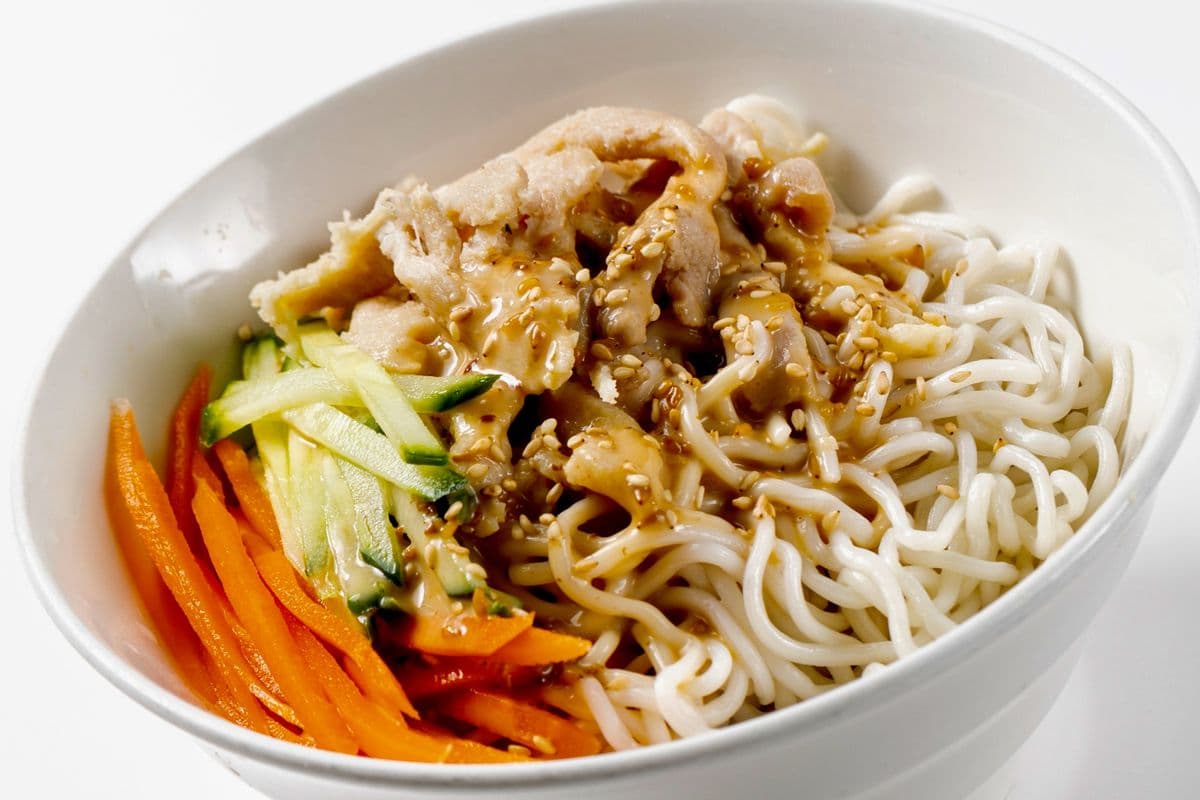 064. Sesame Cold Noodle with Shredded Chicken 麻醬雞絲涼麵