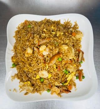  Deluxe Fried Rice (Chicken & Shrimp & B.B.Q Pork) / 杂锦炒饭