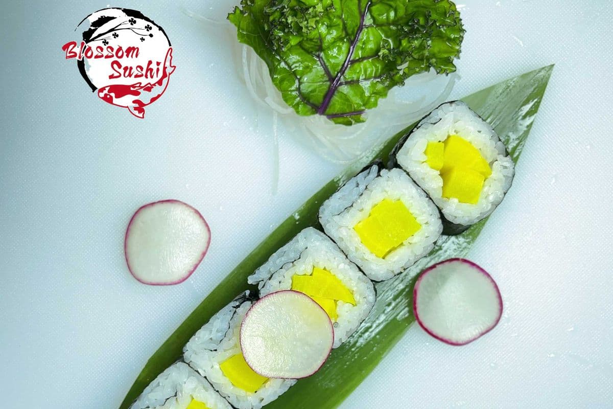 Yellow Pickle Radish Roll (6pcs)