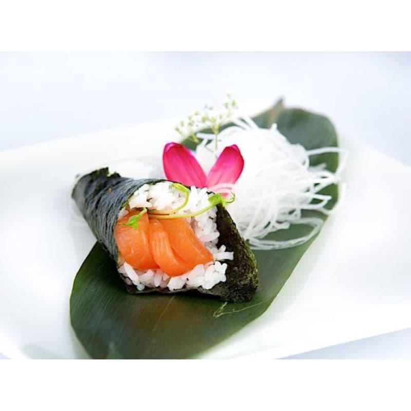 Salmon Hand Roll (1 pc)