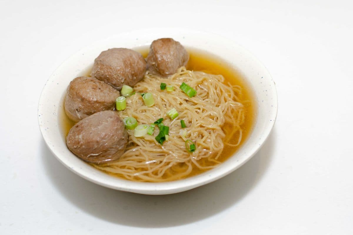 162 Beef Ball with Noodle in Soup 牛丸湯麺