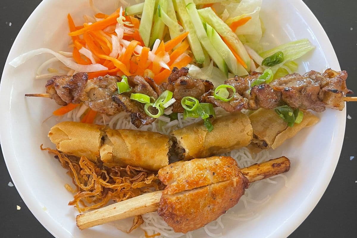66. Grilled Pork, Prawn Sugarcane, Spring Roll with Vermicelli - Bún Thịt Nướng, Chạo Tôm, Chả Giò