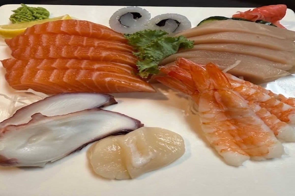 47. Deluxe Sashimi (18 pcs)