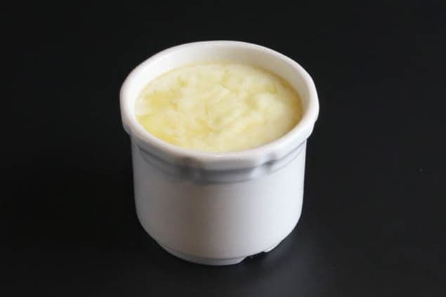 TC9. Stewed Egg White with Milk and Ginger Sauce (Hot) 薑汁撞奶 (热)