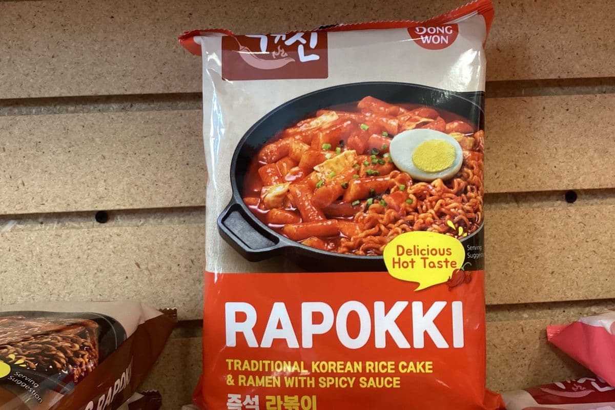 DONGWON Spicy Flavoured Rapokki