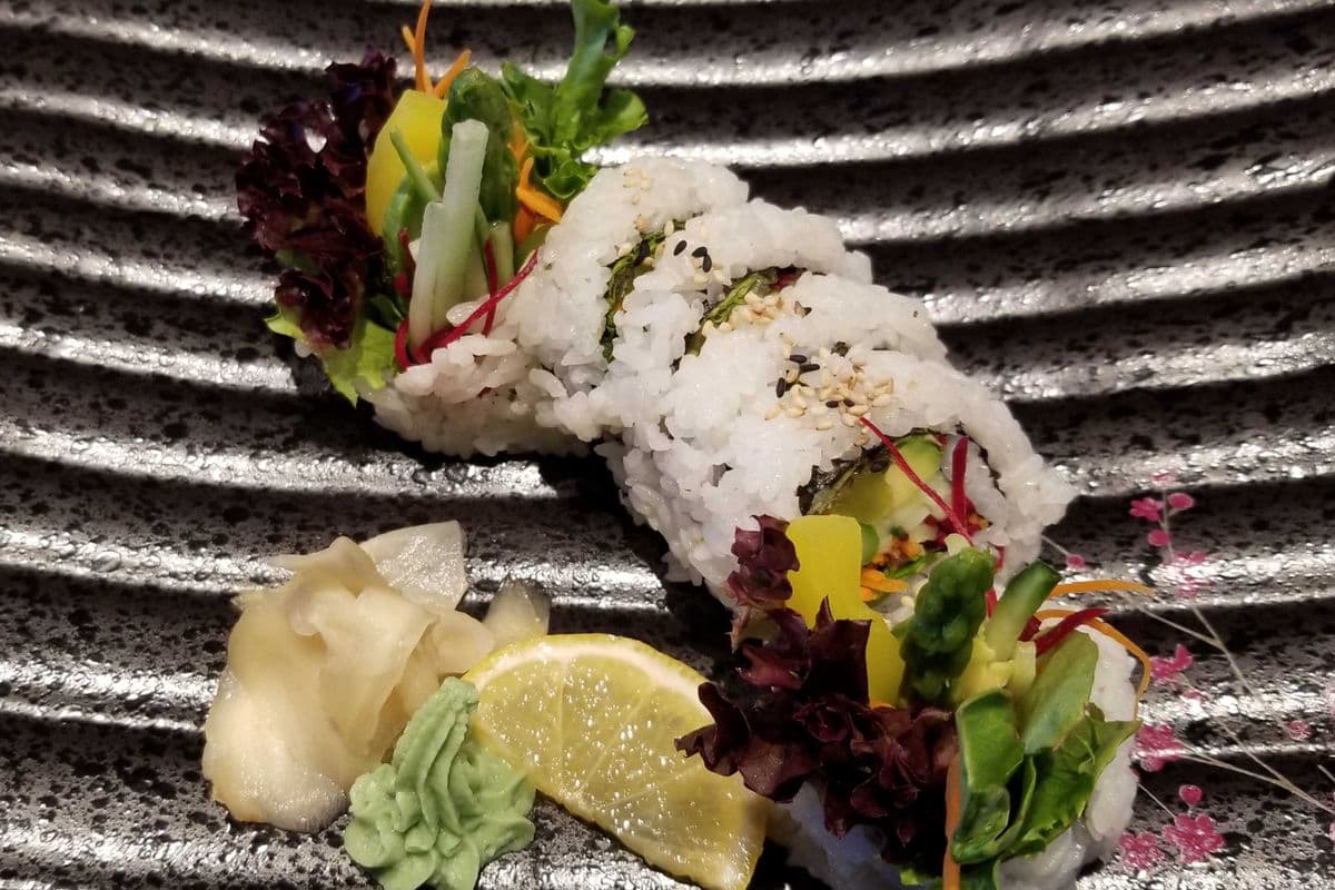 Vegetable Roll (6 pcs)