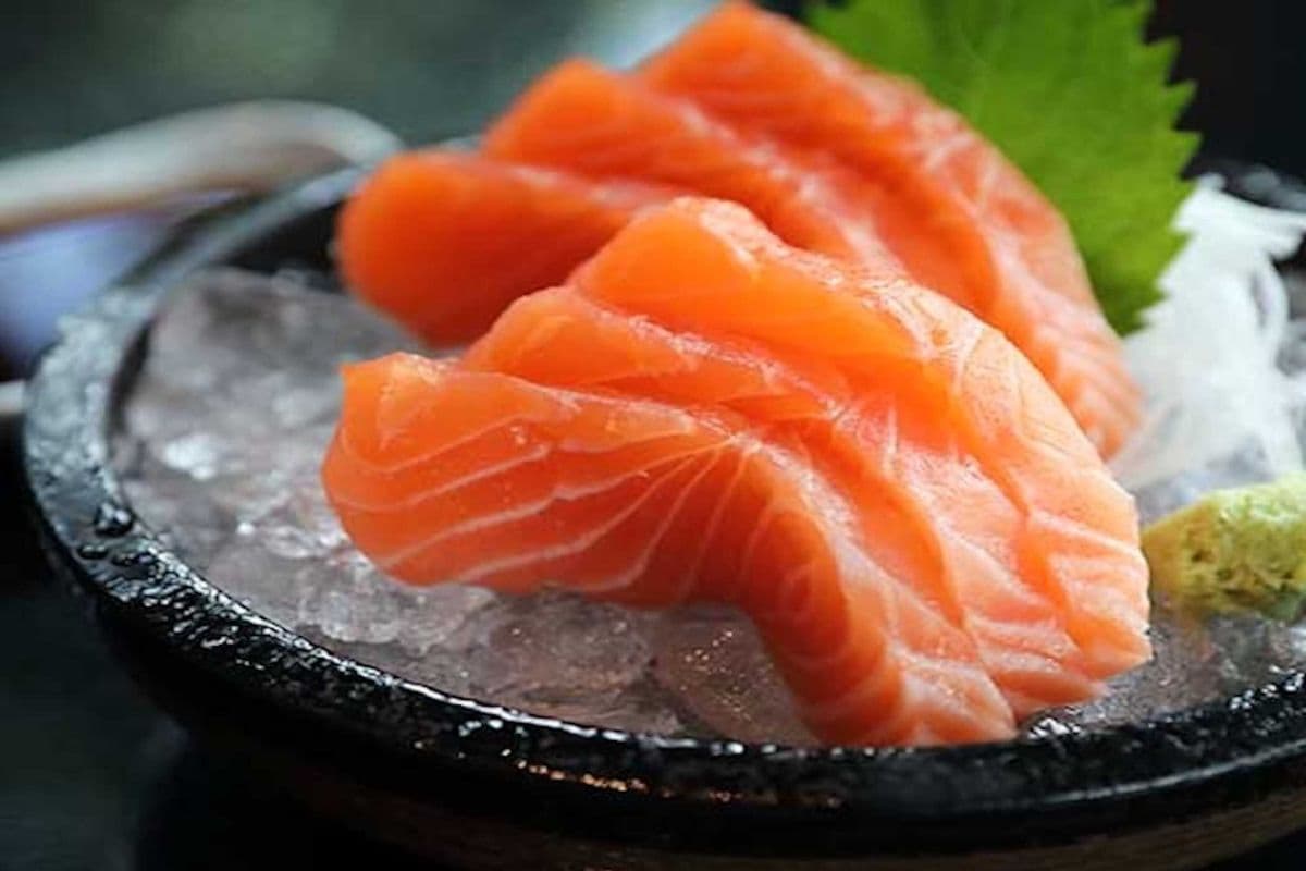 49. Sake Sashimi (6 pcs)