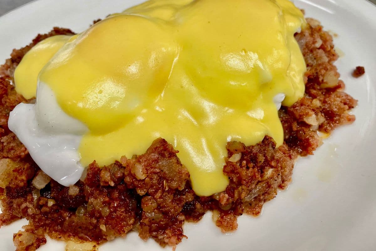 Benedict corned beef hash