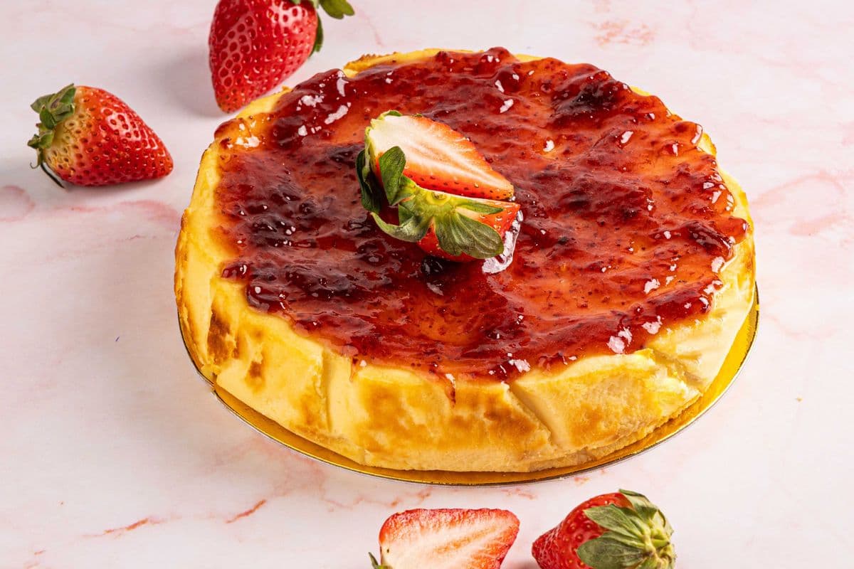 Strawberry Cheesecake (Serves 6)