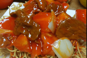 Beef and Tomato on Chow Mein 番茄牛肉脆面