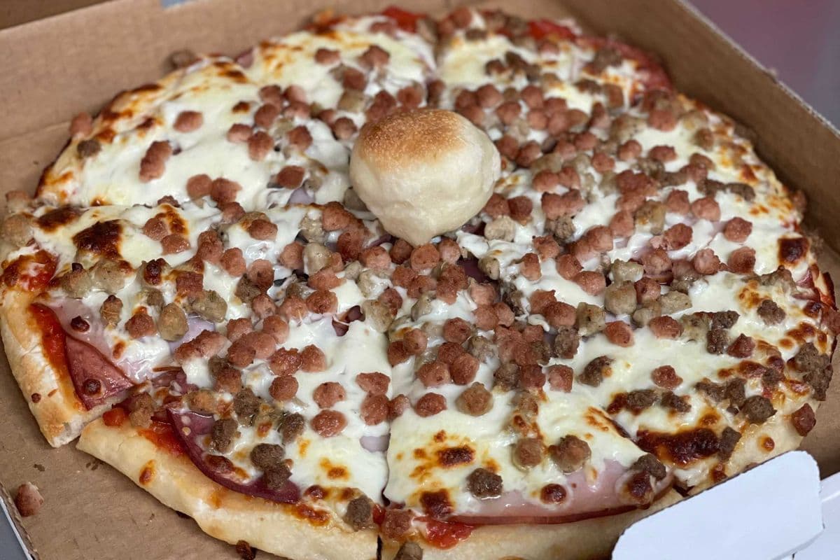 14" Meateater Pizza