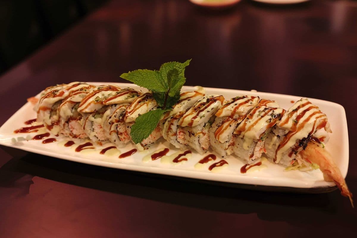 Snow Dragon Roll (10 pcs)