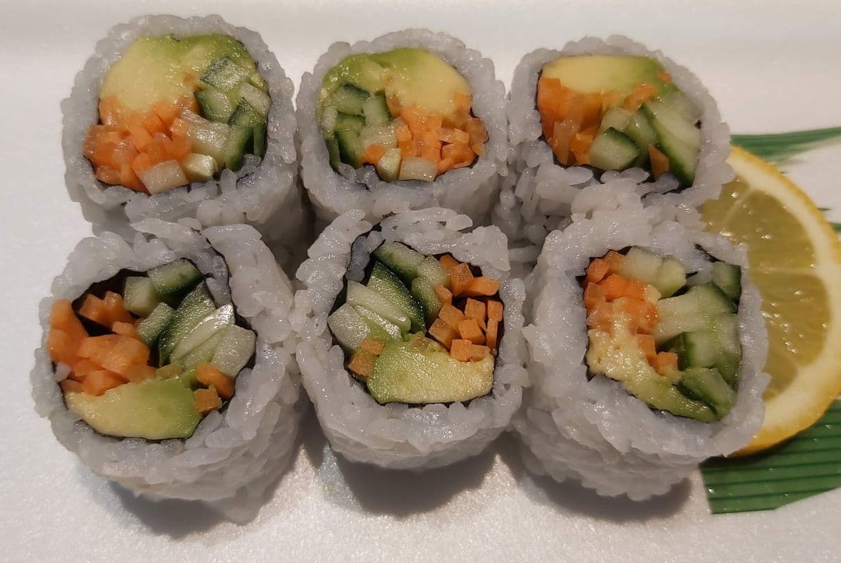 51.Vegetable California Roll 8pcs (190 Cal)