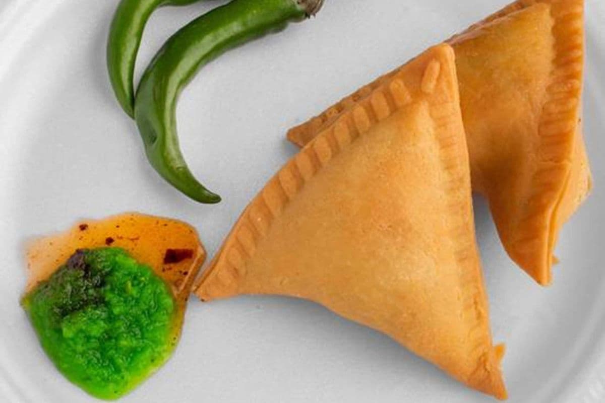 Machine Made Samosa (2 pcs)