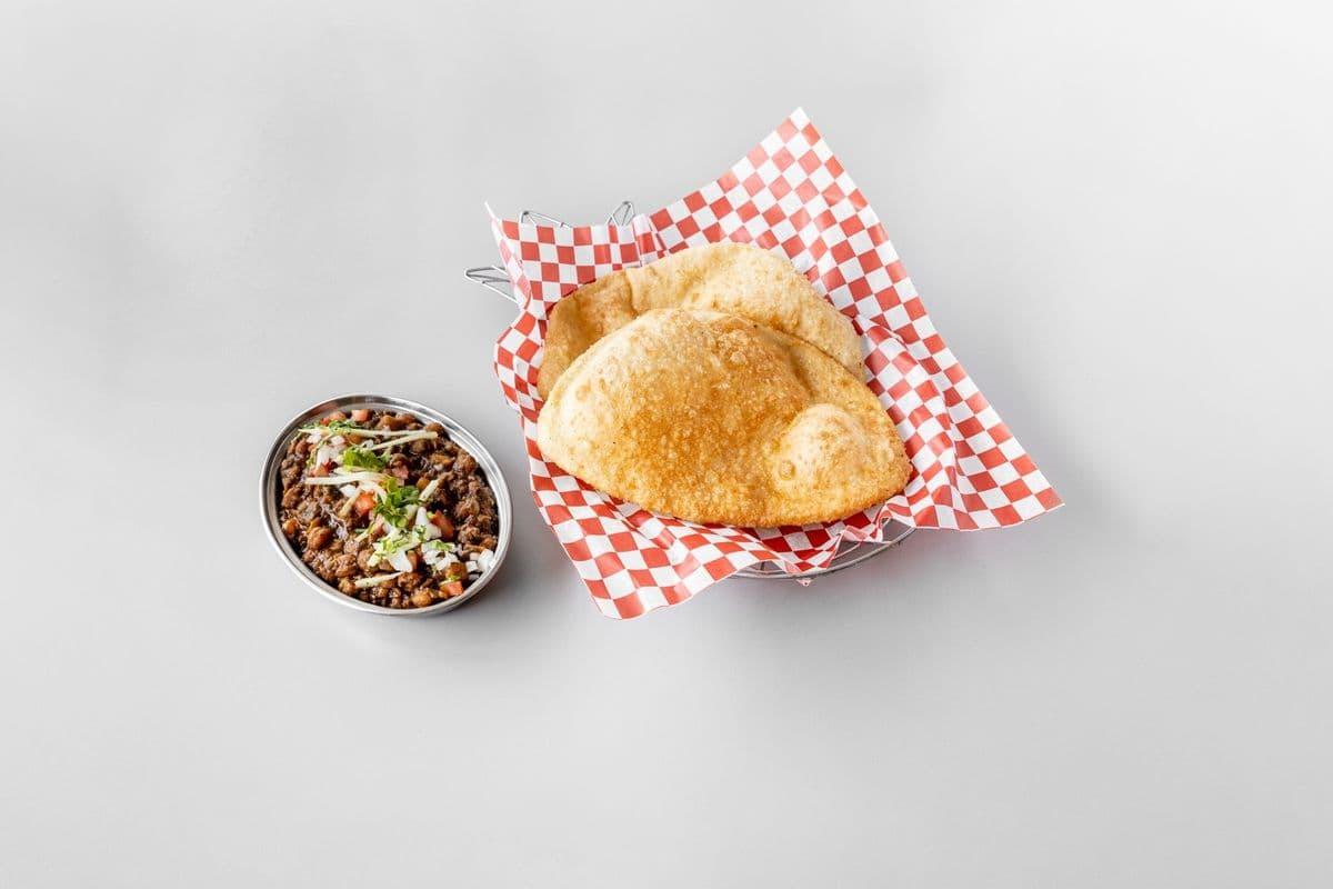 Amritsari Chole bhature (2 Pcs)