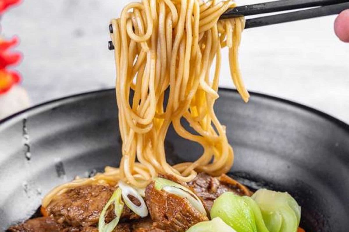 Taiwanese Spicy Beef Noodle ( )
