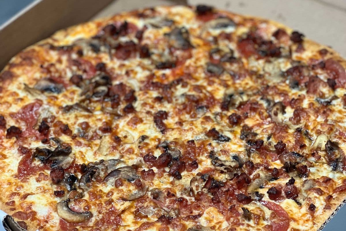 XL Canadian Pizza