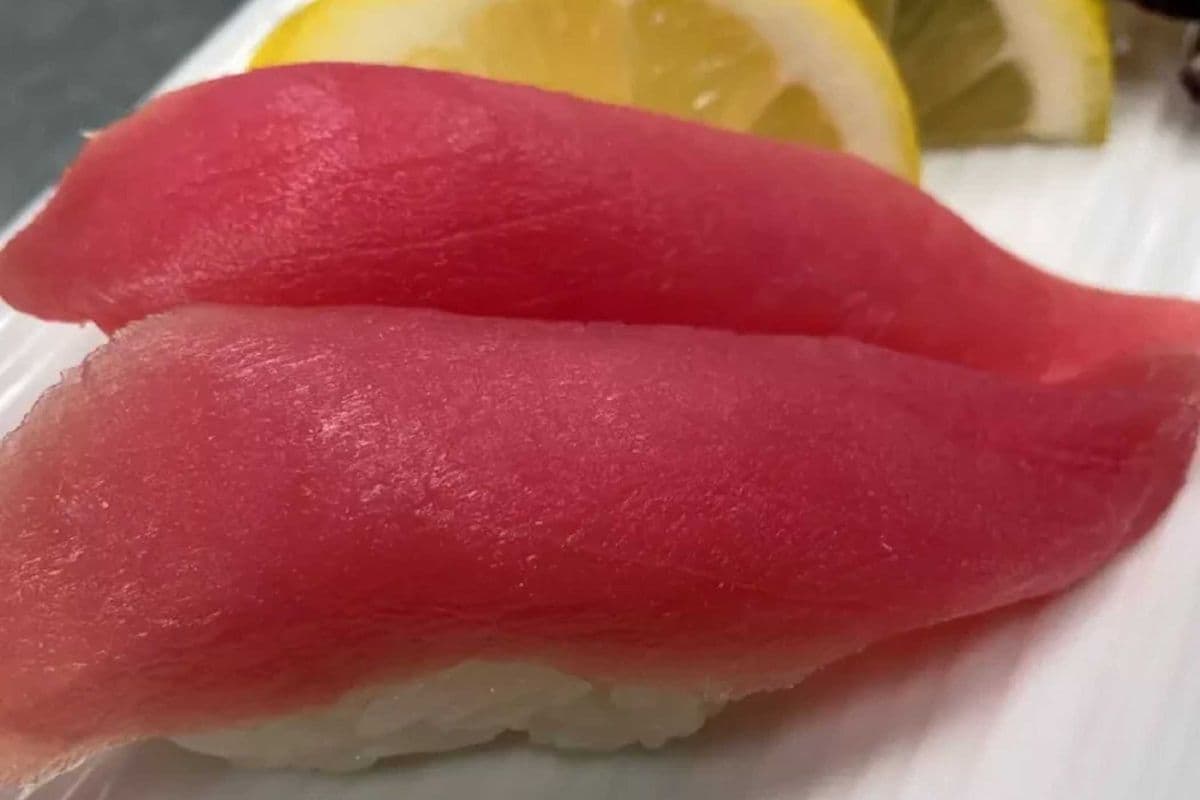 Tuna Sushi (2pcs)