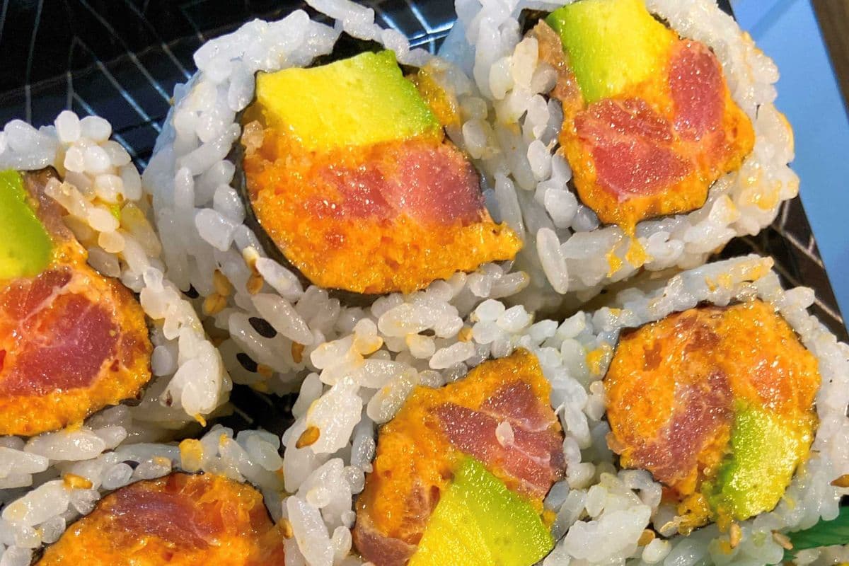 Spicy Tuna Avo Roll (6 pcs)