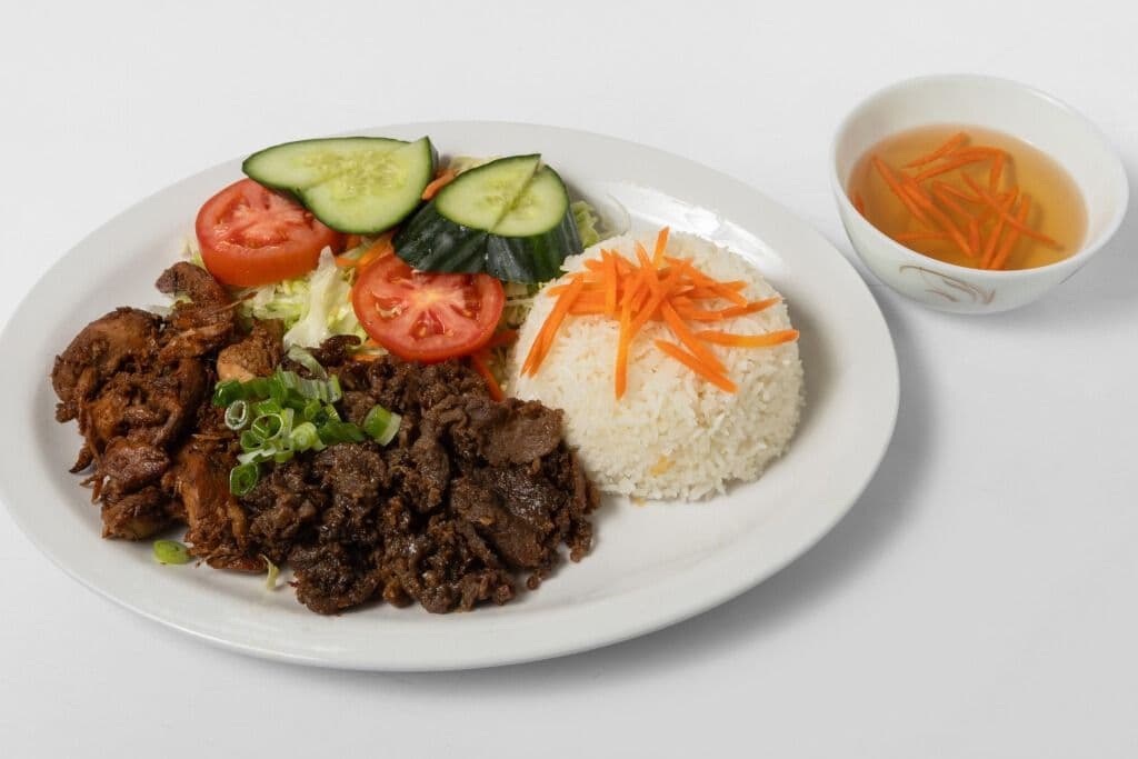 R8. Grilled Beef and Chicken on Steamed Rice