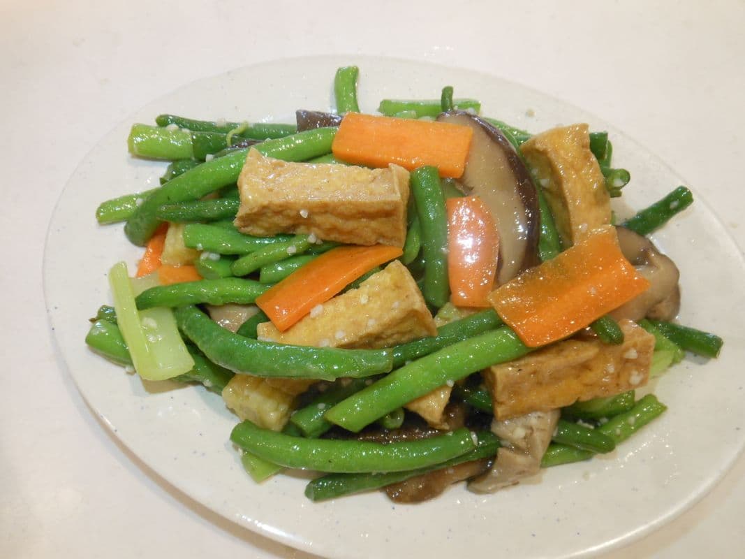 Stir-Fried Green Bean with Deep-Fried Tofu and Chinese Mushroom in Garlic Sauce 蒜蓉豆腐北菇炒四季豆