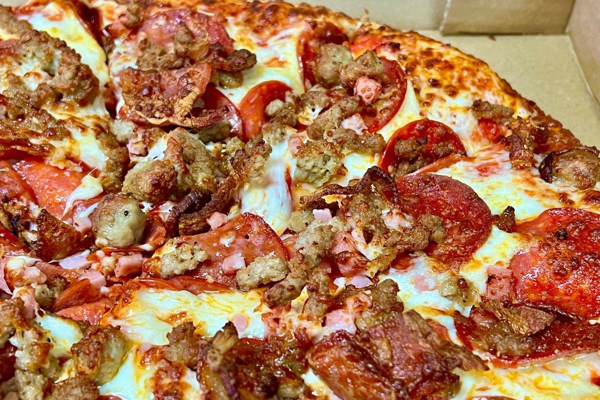 10" Small Reginos Deli Pizza