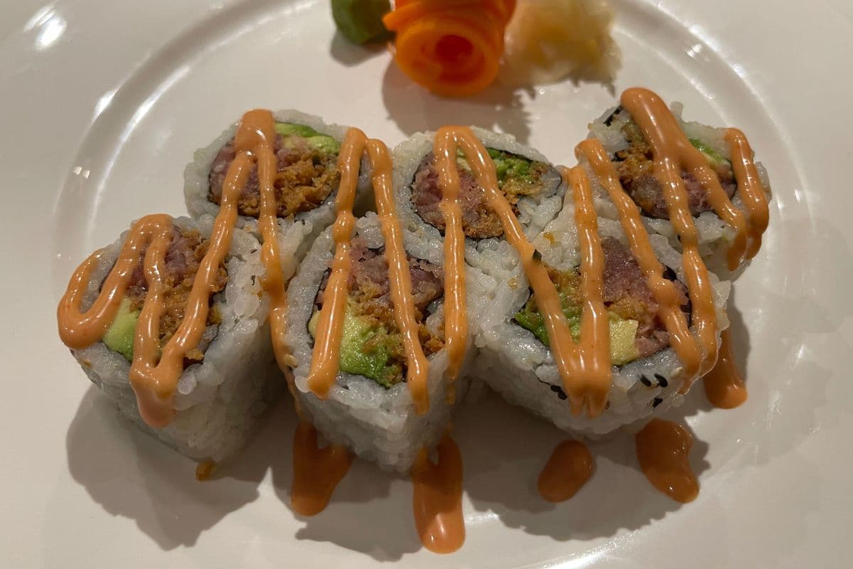 Spicy Tuna with Avocado Roll (6pcs)