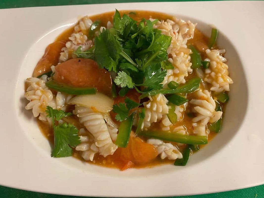 1607. Stir-Fried Squid with Thai Hot Pepper Sauce