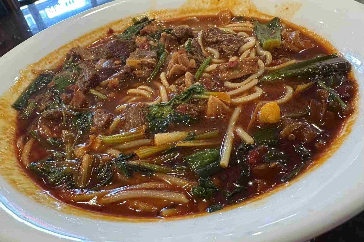 148. House Special Spicy Braised Brisket Rice Noodl (HALAL) 腩爷过桥米线