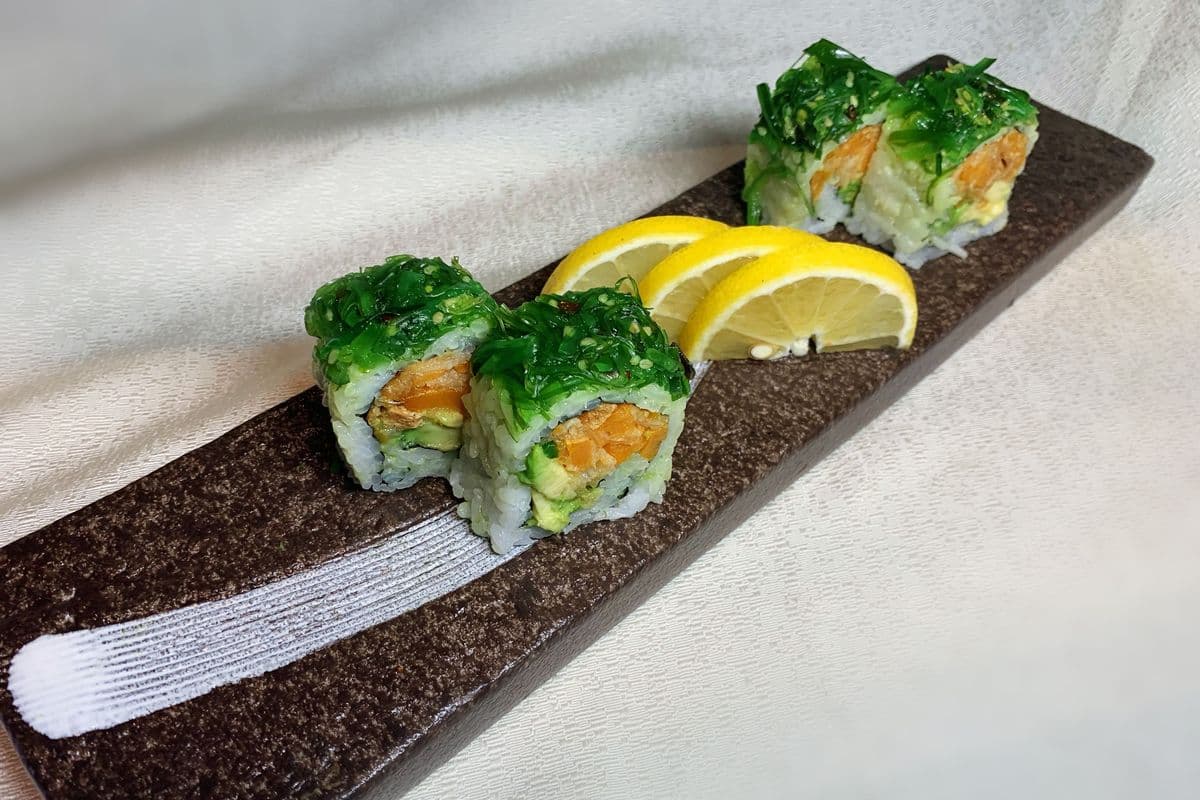 77. Vegetable Dragon Roll (8 pcs)