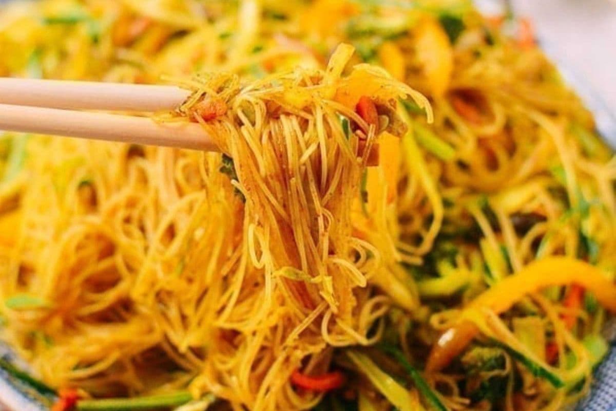 Vegetable Singapore Vermicelli (Egg)