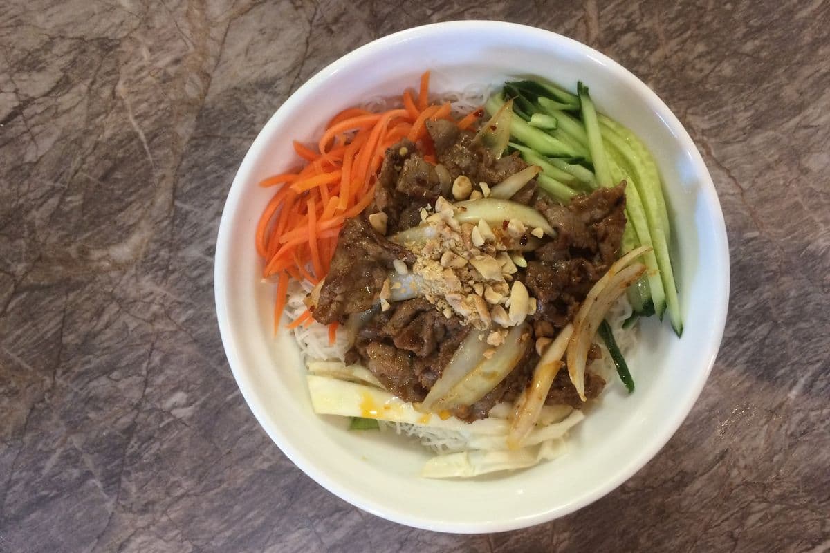 B68. Stir-fried Sliced Beef on Vermicelli Bowl/ Bun Bo Xao Sate
