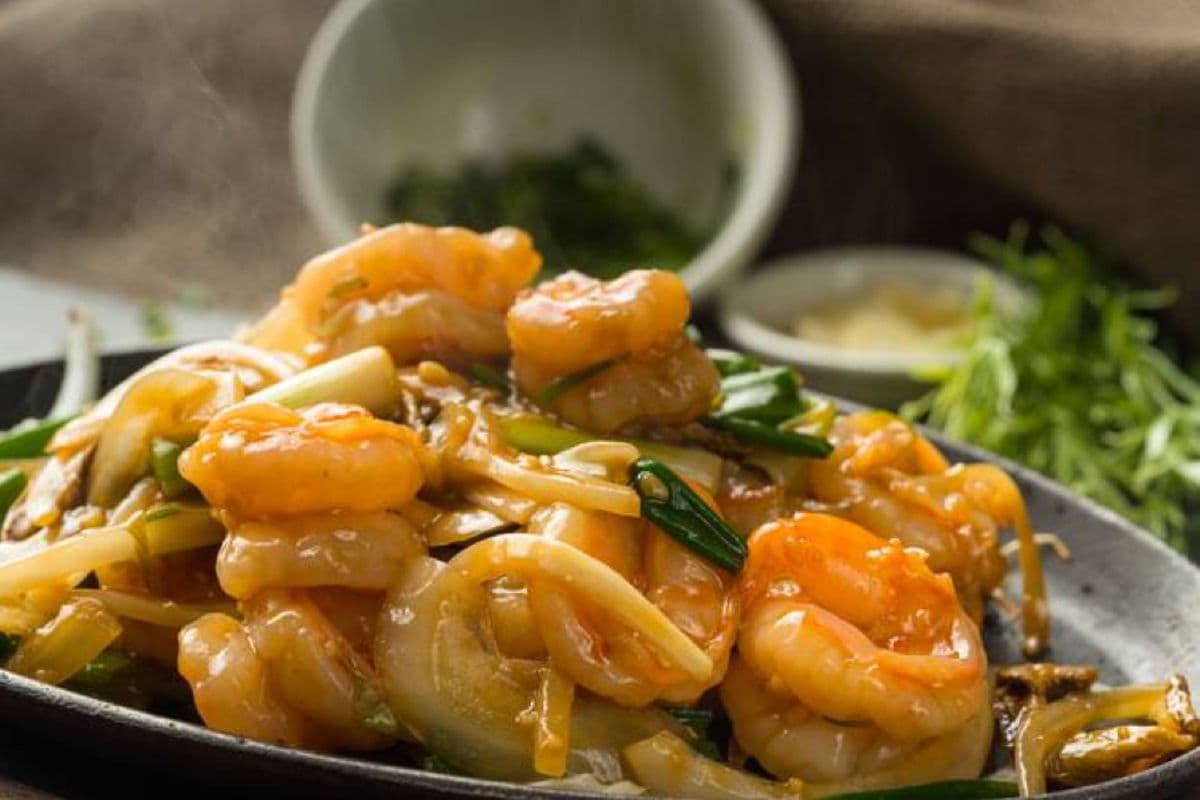 Prawn with Ginger and Green on Sizzling Plate