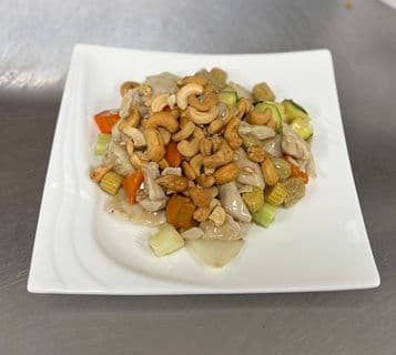 Chicken with Diced Vegetables & Cashew Nuts / 腰果鸡丁