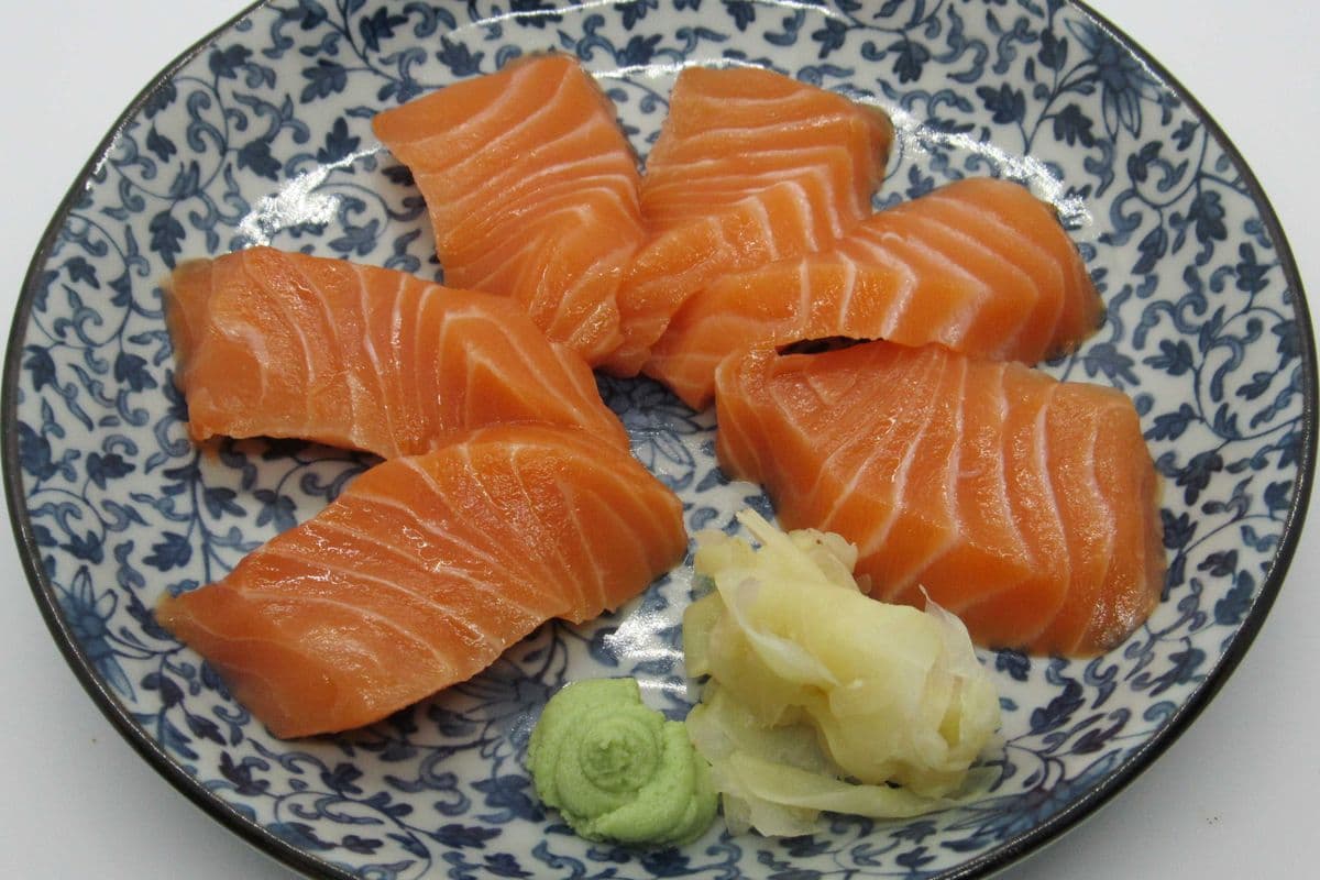 Salmon Sashimi (6 pcs)