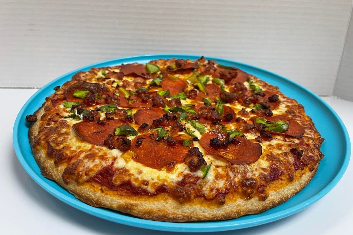 Small Deluxe Pizza