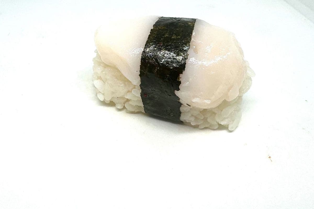 8. Hotate Nigiri (2 mcx / pcs)