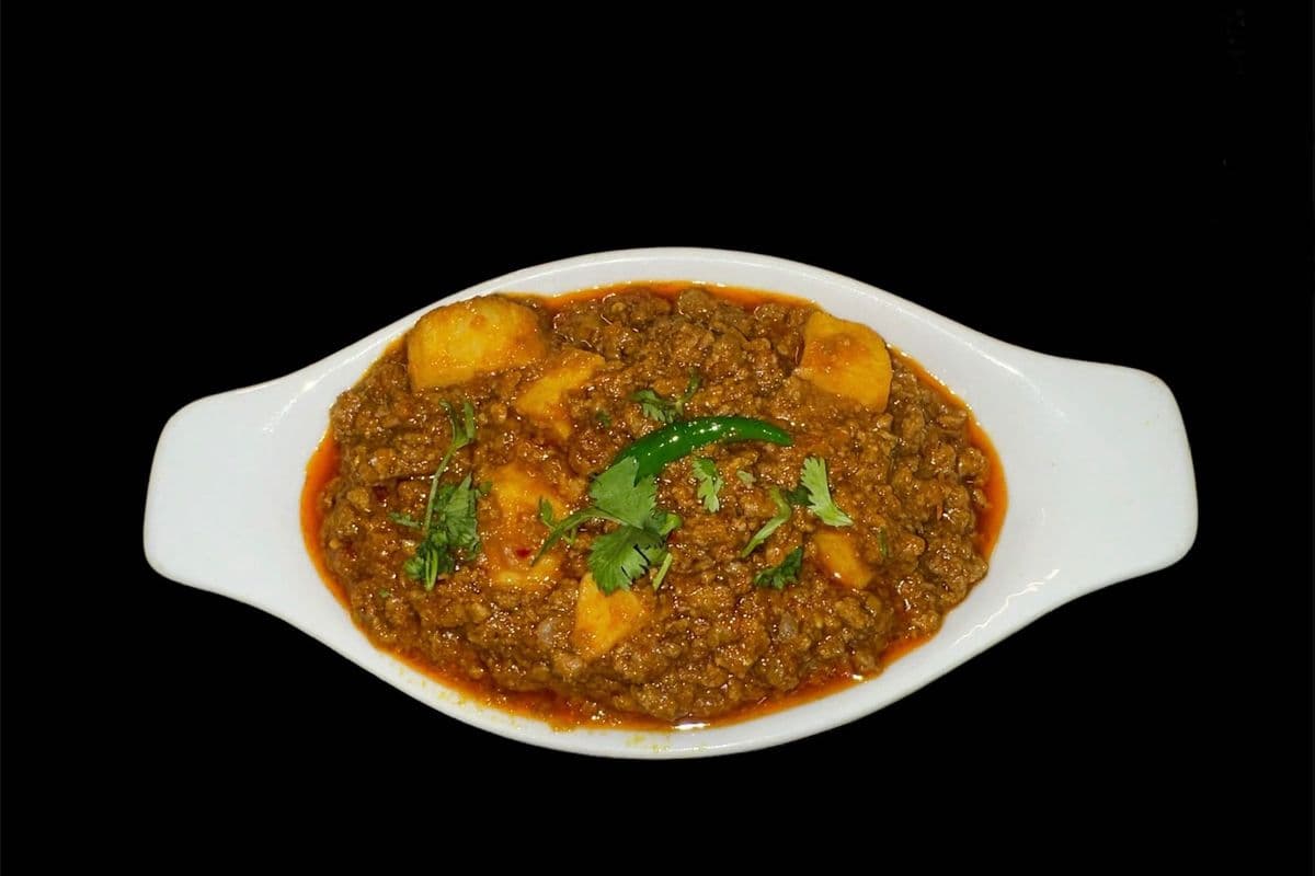 Veau émincé avec pommes de terre / Qeema Aloo