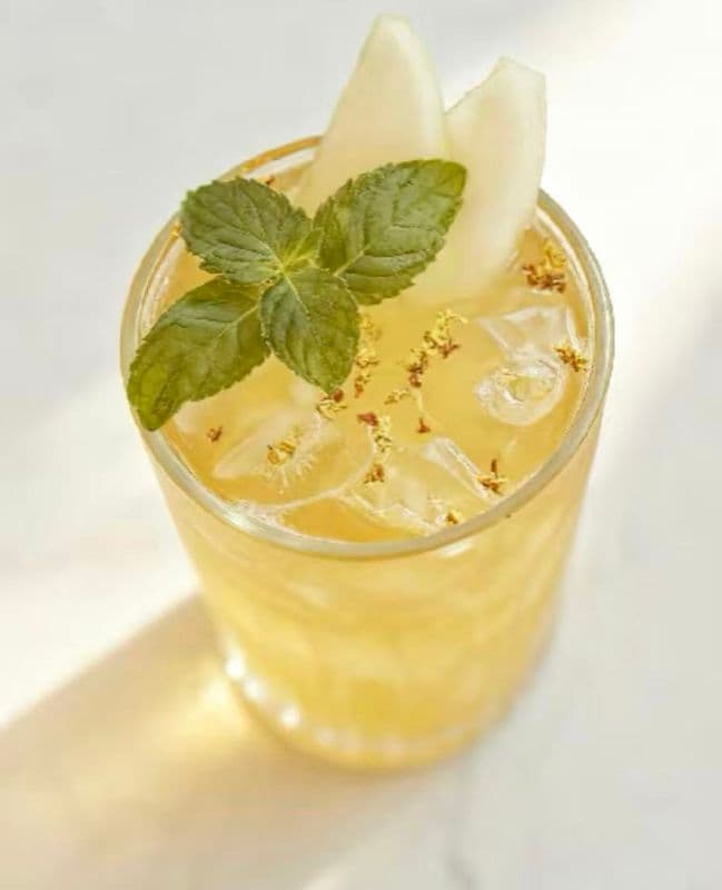 Osmanthus Pear Lemon Tea (700ml) / 桂花雪梨柠檬茶 (700ml)