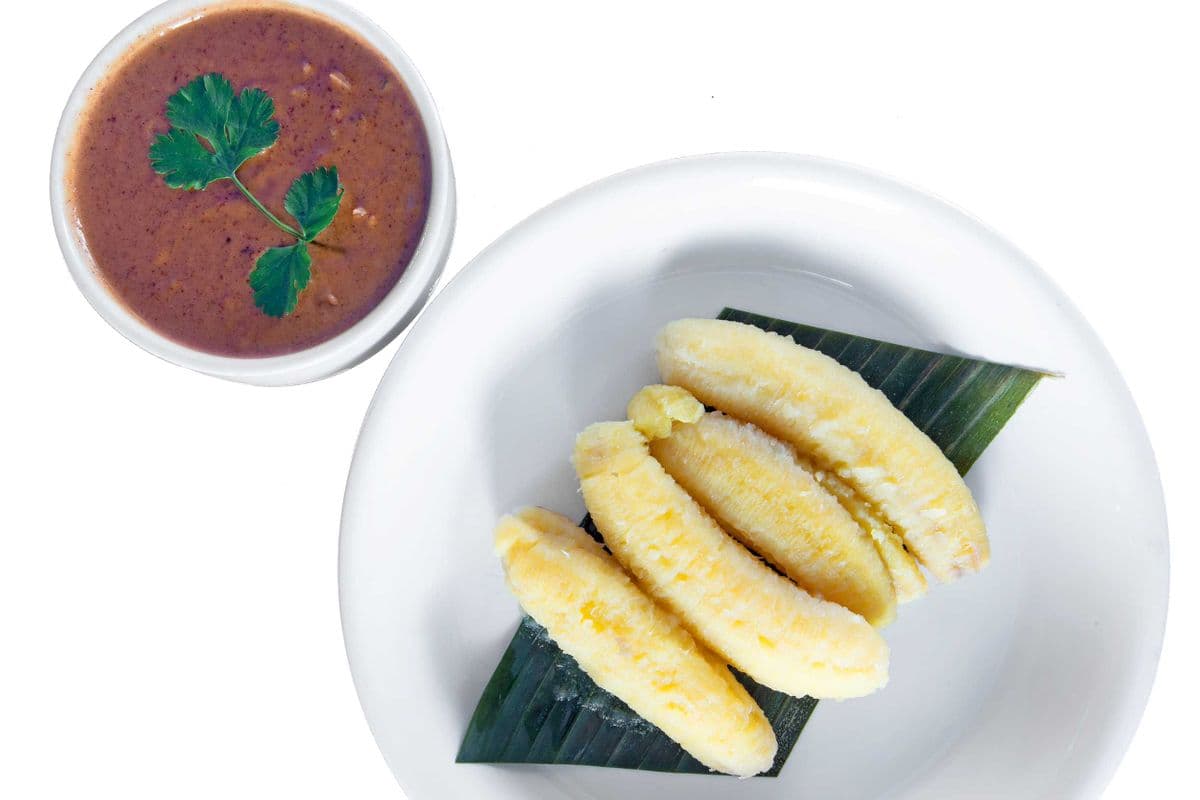 Motoke and Peanuts Sauce