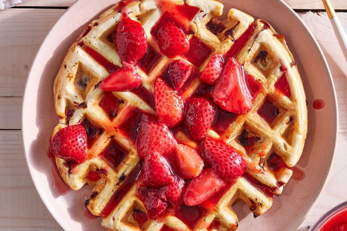 Strawberry Waffles ( 2 pieces )