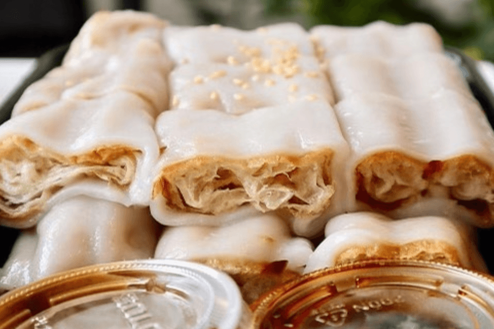 Steamed Rice Roll with Deep-Fried Donut