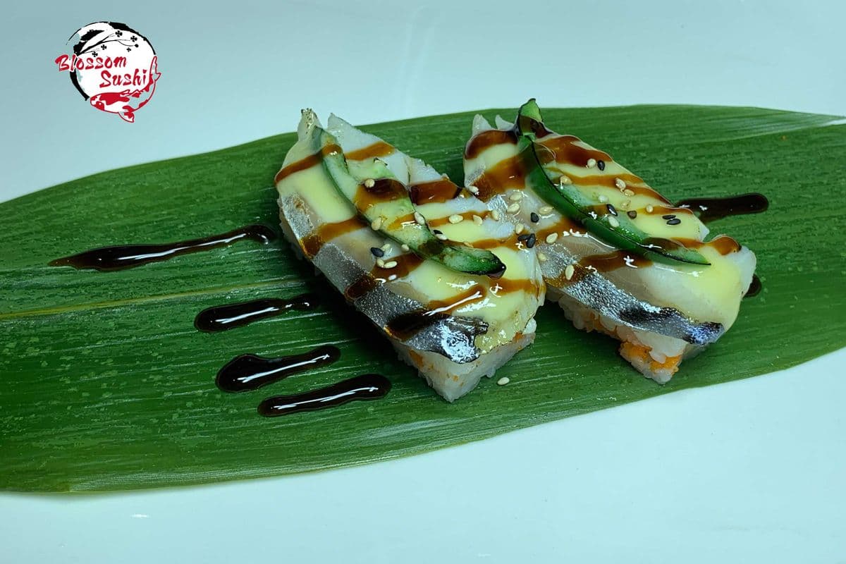 Square Torch Mackerel Sushi (2 pcs)