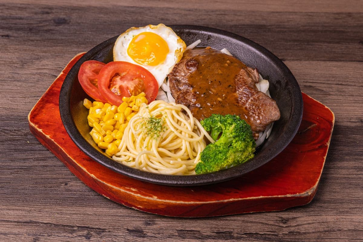 A21. AAA Strip Sirlon Steak with Rice and Spaghetti AAA (西冷牛排)