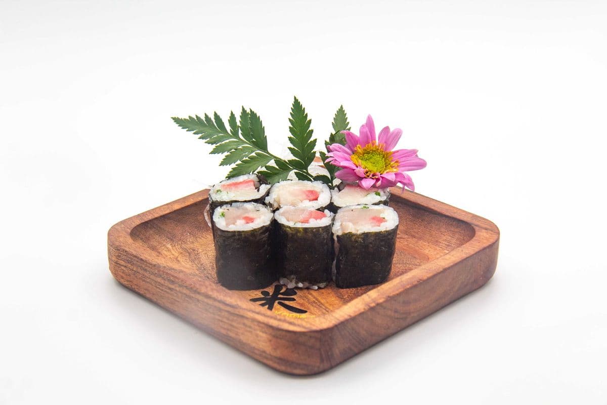 M18. Hamachi Roll