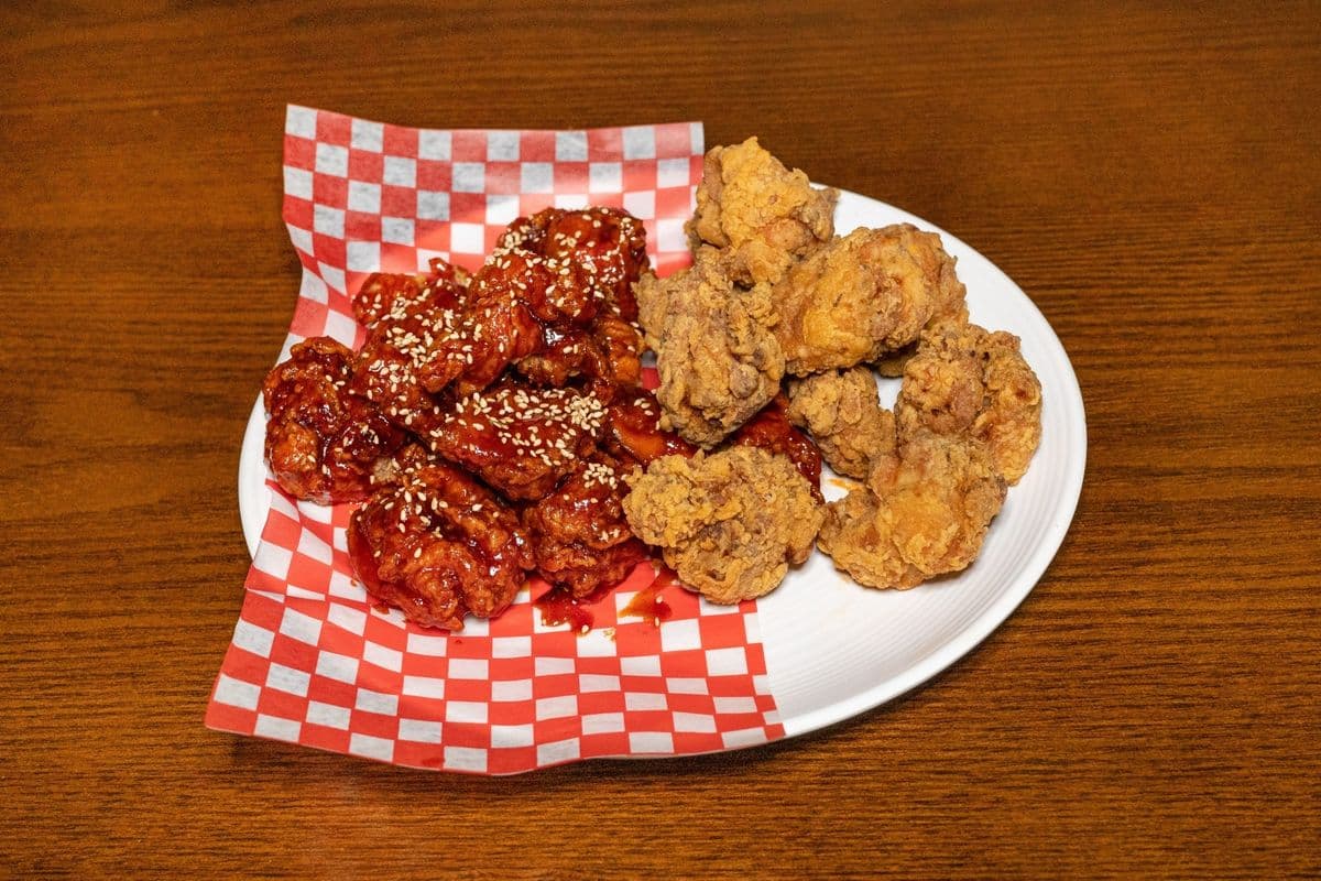 Half and Half (Fried Sweet and Spicy) 반반치킨 (후라이드 + 양념)